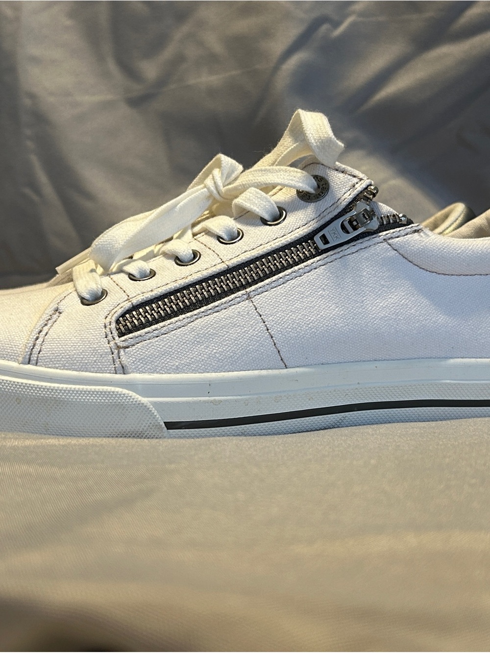 Taos Footwear White Canvas Low-Top Sneakers with Side Zip